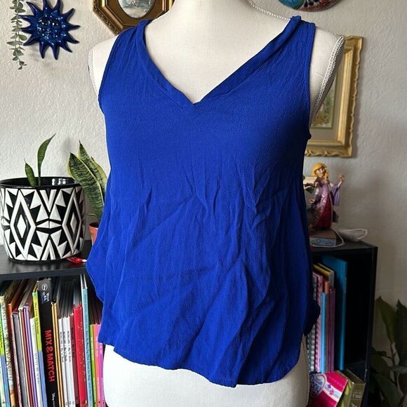 Elodie Size Small Blue cross cross back Blouse - Picture 1 of 4